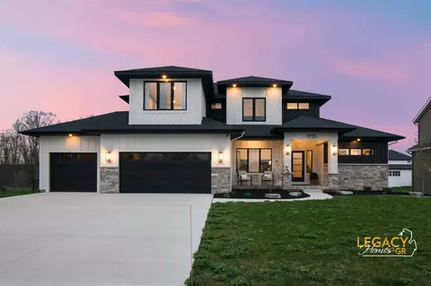 1923 Creekside, Byron Center, MI 49315