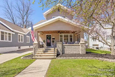 24 Pine, Zeeland, MI 49464