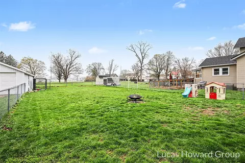 116 N Douglas, Three Rivers, MI 49093 photo 2