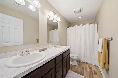 Bath - 744 Pemberton, Jackson, MI 49203 photo 3 of 4