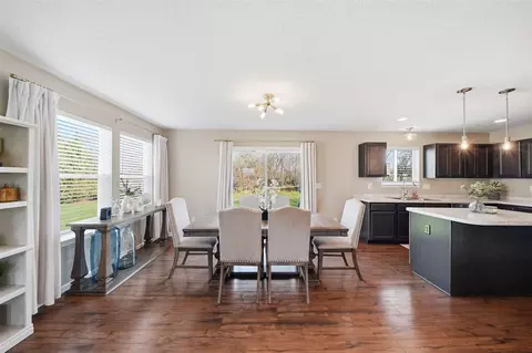 Dining - 744 Pemberton, Jackson, MI 49203 photo 2 of 3