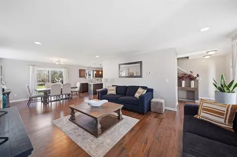 Living - 744 Pemberton, Jackson, MI 49203 photo 3 of 3