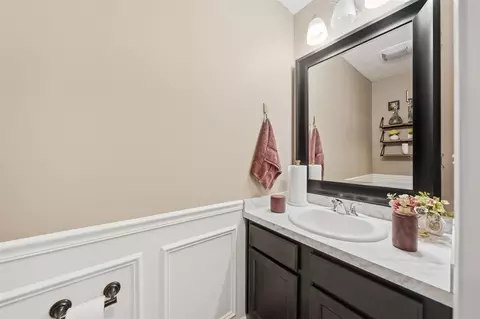 Bath - 744 Pemberton, Jackson, MI 49203 photo 1 of 4