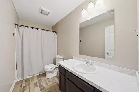 Bath - 744 Pemberton, Jackson, MI 49203 photo 2 of 4