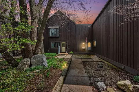 242 Dunbarton, Kalamazoo, MI 49006