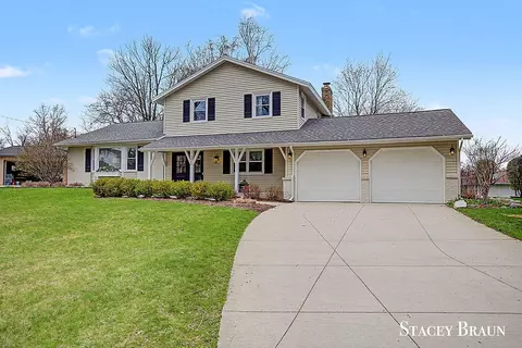 3045 Meadow Way, Grand Rapids, MI 49546