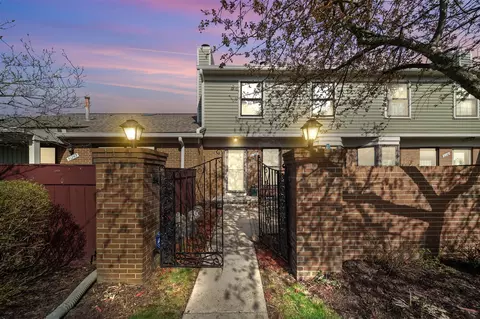 31260 Country, Farmington Hills, MI 48331