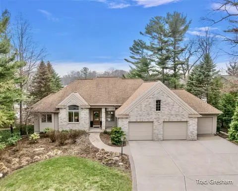 15462 Oak Pt, Spring Lake, MI 49456