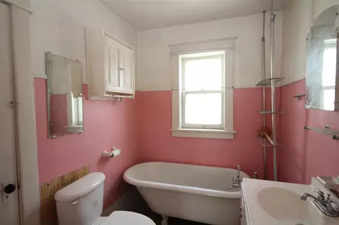 Bath - 304 E Pr, Vicksburg, MI 49097 photo 1 of 3