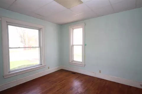 Bedroom - 304 E Pr, Vicksburg, MI 49097 photo 4 of 11