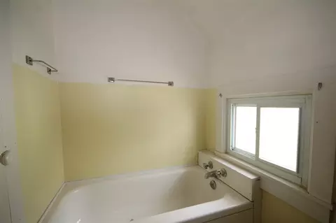 Bath - 304 E Pr, Vicksburg, MI 49097 photo 3 of 3