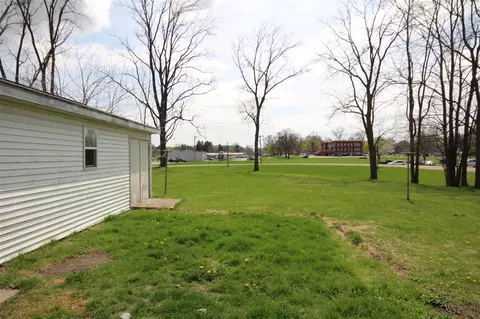 Exterior - 304 E Pr, Vicksburg, MI 49097 photo 8 of 11