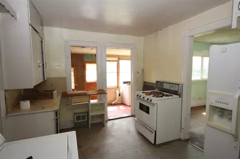 Kitchen - 304 E Pr, Vicksburg, MI 49097 photo 2 of 4