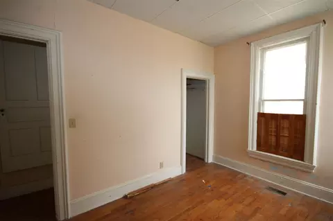 Bedroom - 304 E Pr, Vicksburg, MI 49097 photo 7 of 11