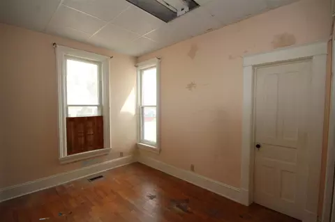 Bedroom - 304 E Pr, Vicksburg, MI 49097 photo 5 of 11