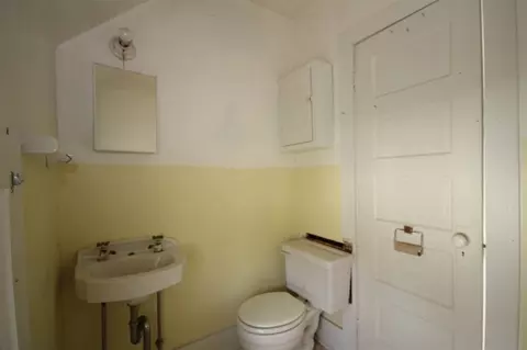 Bath - 304 E Pr, Vicksburg, MI 49097 photo 2 of 3
