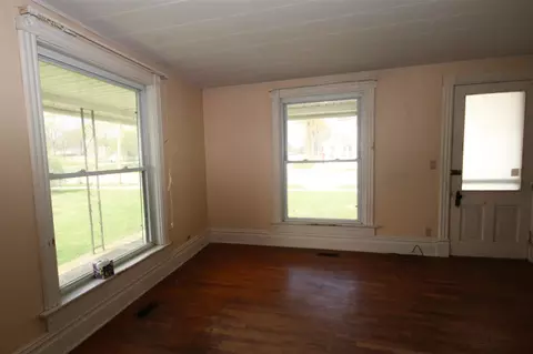 Living - 304 E Pr, Vicksburg, MI 49097 photo 2 of 3