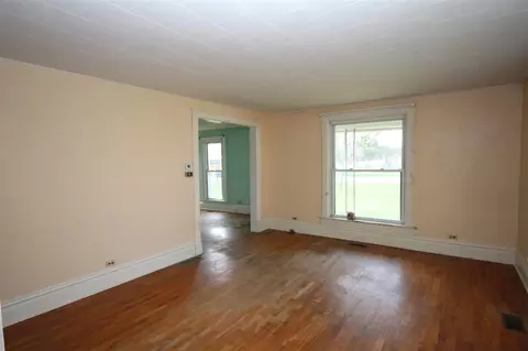 Living - 304 E Pr, Vicksburg, MI 49097 photo 1 of 3