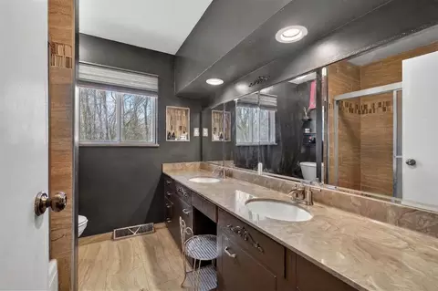 Bath - 3928 Stonewall, Jackson, MI 49203 photo 1 of 4