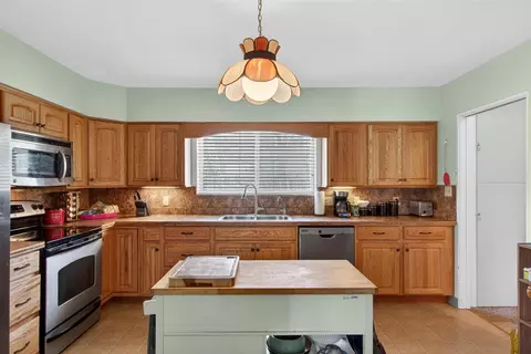Kitchen - 3928 Stonewall, Jackson, MI 49203 photo 1 of 4