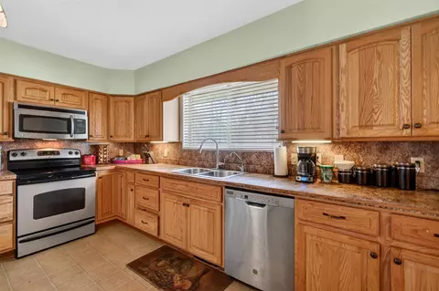 Kitchen - 3928 Stonewall, Jackson, MI 49203 photo 2 of 4