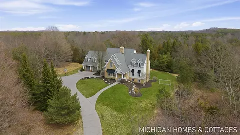 5484 Lakeshore, Holland, MI 49424