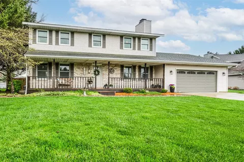 1460 Country Knl, Saint Joseph, MI 49085