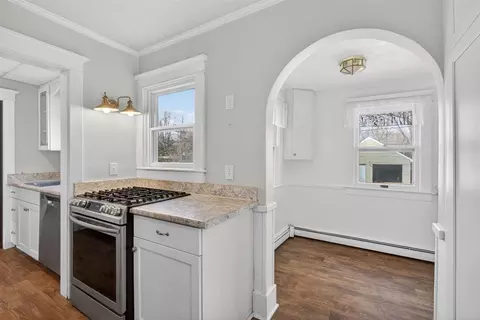 Entry Way - 326 Edward, Jackson, MI 49201 photo 3 of 7