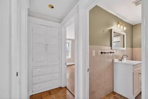 Entry Way - 326 Edward, Jackson, MI 49201 photo 7 of 7