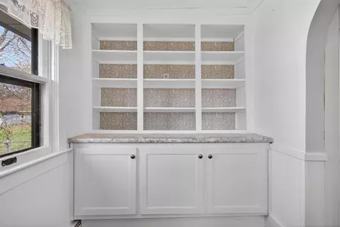 Entry Way - 326 Edward, Jackson, MI 49201 photo 5 of 7