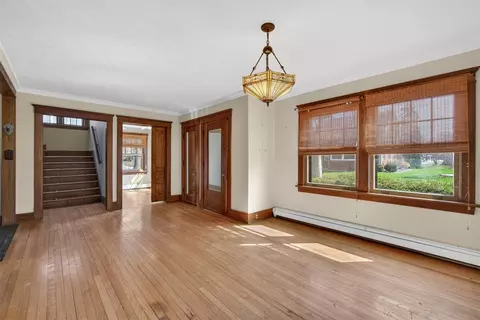 Living - 326 Edward, Jackson, MI 49201 photo 2 of 6