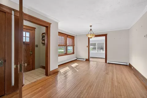 Living - 326 Edward, Jackson, MI 49201 photo 1 of 6