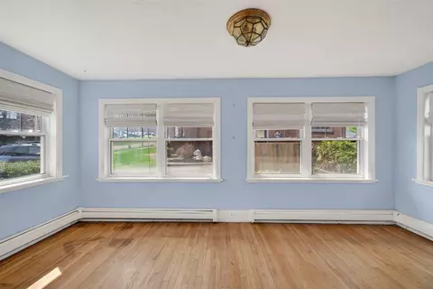 Living - 326 Edward, Jackson, MI 49201 photo 5 of 6