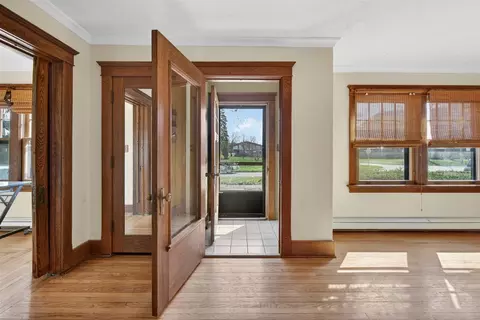 Entry Way - 326 Edward, Jackson, MI 49201 photo 1 of 7