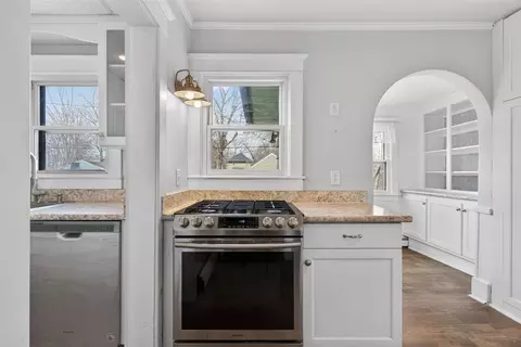Entry Way - 326 Edward, Jackson, MI 49201 photo 2 of 7