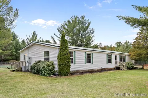 4584 E Valeries Way, Newaygo, MI 49337