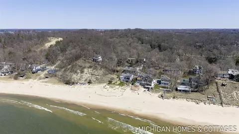 6700 Ratcliff, Holland, MI 49423