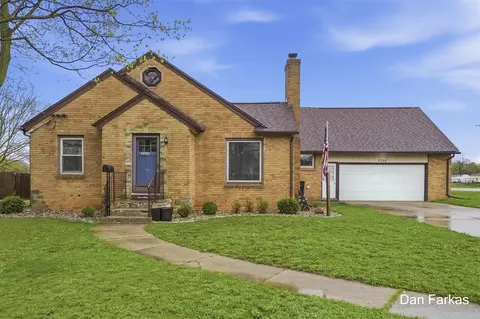 3322 Burlingame, Wyoming, MI 49509