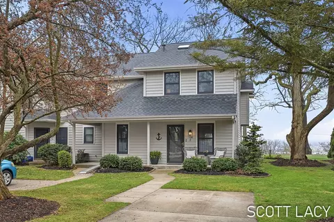 124 Elizabeth #E, Saugatuck, MI 49453