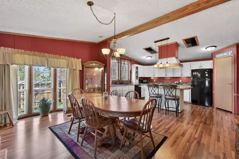 Dining - 3900 Whipple, Jackson, MI 49201 photo 4 of 4