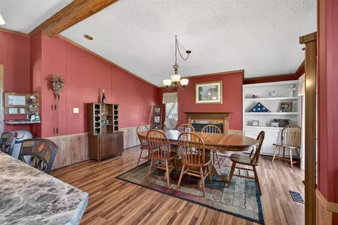 Dining - 3900 Whipple, Jackson, MI 49201 photo 2 of 4