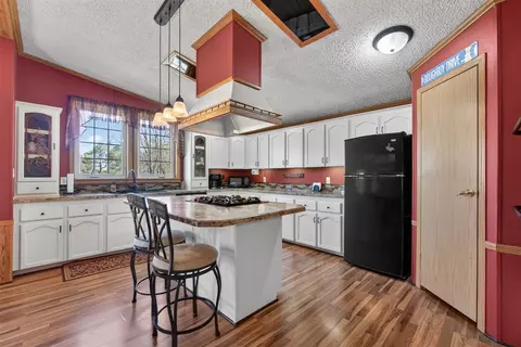 Kitchen - 3900 Whipple, Jackson, MI 49201 photo 4 of 5