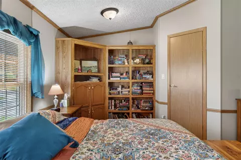 Bedroom - 3900 Whipple, Jackson, MI 49201 photo 4 of 9