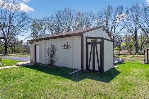 Exterior - 3900 Whipple, Jackson, MI 49201 photo 6 of 12