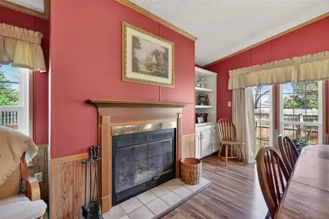 Dining - 3900 Whipple, Jackson, MI 49201 photo 3 of 4