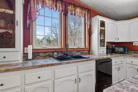 Kitchen - 3900 Whipple, Jackson, MI 49201 photo 5 of 5