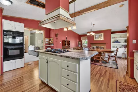 Kitchen - 3900 Whipple, Jackson, MI 49201 photo 2 of 5