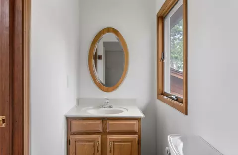 Bath - 11243 Pinewood, Jerome, MI 49249 photo 6 of 11