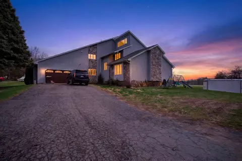 3900 Whipple, Jackson, MI 49201 | MLS# 70525971 | 4 Photos - Movoto