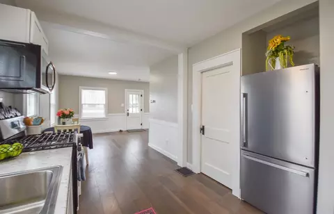 Entry Way - 377 Marshall, Coldwater, MI 49036 photo 3 of 11